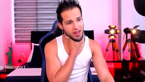 Snapshot of max_conor_ chatting on 03/07/25, 11:29 Max Conor online show from 03/07/25, 11:29