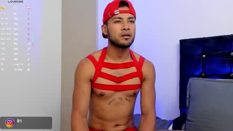 Snapshot of max_conor_ chatting on 10/22/25, 01:00 Max Conor online show from 10/22/25, 01:00