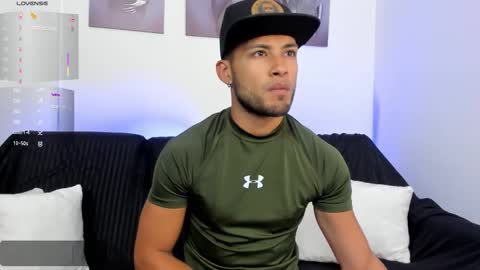 Snapshot of max_conor_ chatting on 11/11/25, 12:05 Max Conor online show from 11/11/25, 12:05