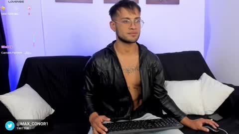 Snapshot of max_conor_ chatting on 12/19/25, 04:08 Max Conor online show from 12/19/25, 04:08