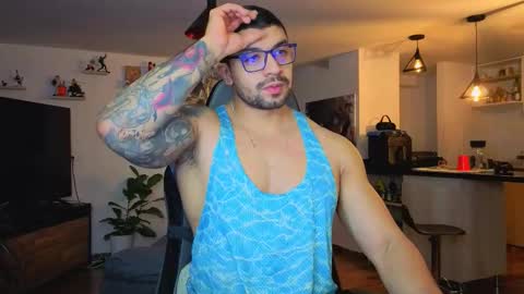 Max online show from 11/18/25, 03:23