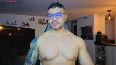 Max online show from 11/22/25, 04:55