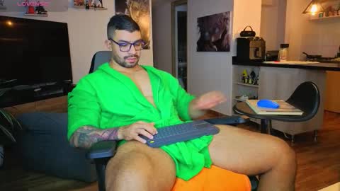 Max online show from 11/26/25, 03:29