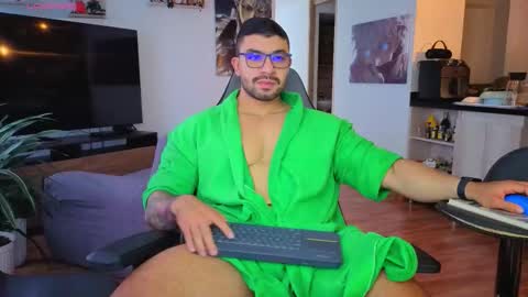 Max online show from 11/30/25, 05:28