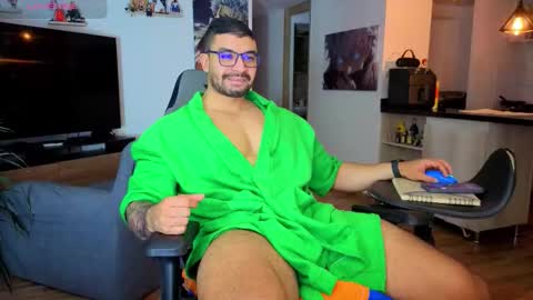 Max online show from 12/03/25, 02:08