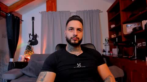 Snapshot of max_dic1 chatting on 12/21/24, 02:58 max D. online show from 12/21/24, 02:58