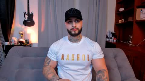 Snapshot of max_dic1 chatting on 01/19/25, 12:28 max D. online show from 01/19/25, 12:28