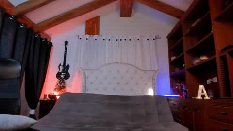 Snapshot of max_dic1 chatting on 12/03/25, 11:41 max D. online show from 12/03/25, 11:41