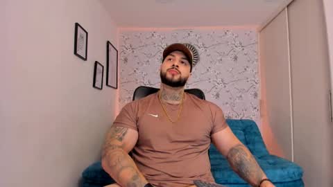 Snapshot of max_dic1 chatting on 04/28/26, 12:53 max D. online show from 04/28/26, 12:53
