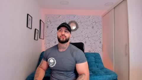 Snapshot of max_dic1 chatting on 05/25/26, 05:24 max D. online show from 05/25/26, 05:24