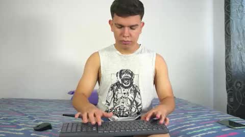 Max online show from 12/05/25, 05:53