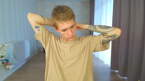 Snapshot of max_gen chatting on 12/08/24, 06:11 Max Gen with tats 24years And Ethan without tats 20 years online show from 12/08/24, 06:11