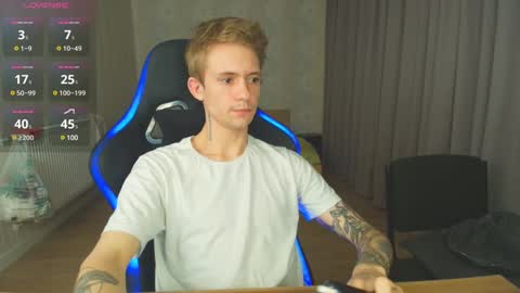 Snapshot of max_gen chatting on 12/19/24, 05:29 Max Gen with tats 24years And Ethan without tats 20 years online show from 12/19/24, 05:29