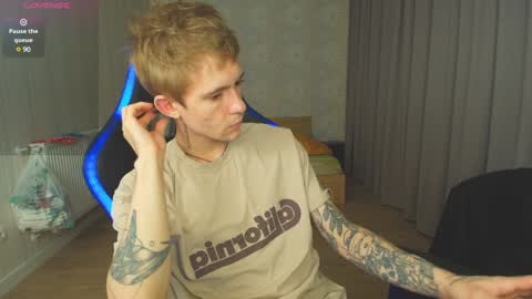 Snapshot of max_gen chatting on 12/20/24, 09:50 Max Gen with tats 24years And Ethan without tats 20 years online show from 12/20/24, 09:50