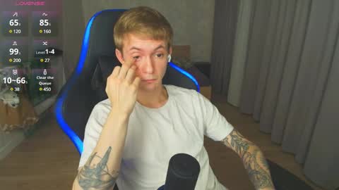 Snapshot of max_gen chatting on 01/14/25, 09:41 Max Gen with tats 24years And Ethan without tats 20 years online show from 01/14/25, 09:41