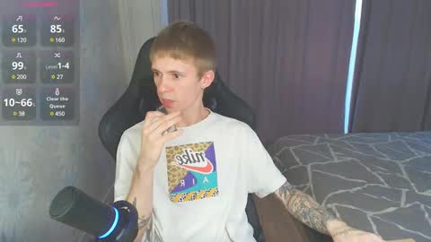 Snapshot of max_gen chatting on 01/20/25, 01:53 Max Gen with tats 24years And Ethan without tats 20 years online show from 01/20/25, 01:53