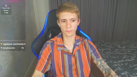 Snapshot of max_gen chatting on 01/30/25, 12:29 Max Gen with tats 24years And Ethan without tats 20 years online show from 01/30/25, 12:29