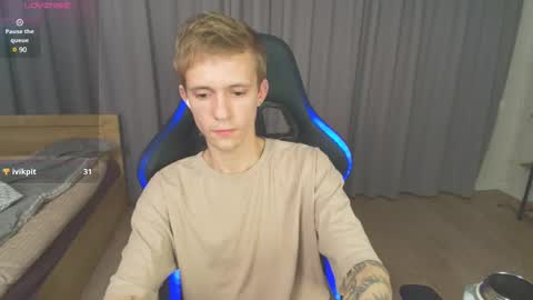 Snapshot of max_gen chatting on 02/10/25, 11:13 Max Gen with tats 24years And Ethan without tats 20 years online show from 02/10/25, 11:13