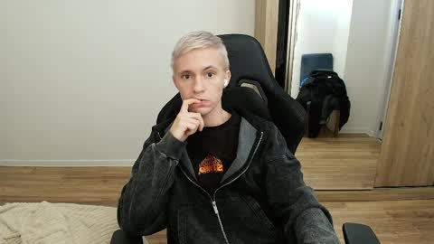 Snapshot of max_gen chatting on 04/01/26, 06:38 Max Gen with tats 24years And Ethan without tats 20 years online show from 04/01/26, 06:38