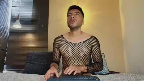 Snapshot of max_hornye chatting on 02/25/26, 09:02 Max Hornye online show from 02/25/26, 09:02