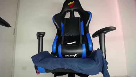 MAX online show from 05/10/26, 03:50