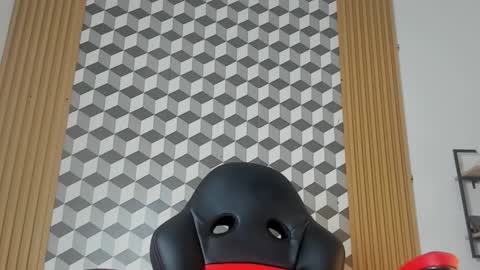 Snapshot of max_jowel chatting on 11/17/25, 02:06 max_jowel online show from 11/17/25, 02:06