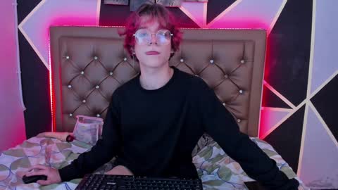 Snapshot of max_lover1 chatting on 12/14/24, 03:58 Max lover1 online show from 12/14/24, 03:58