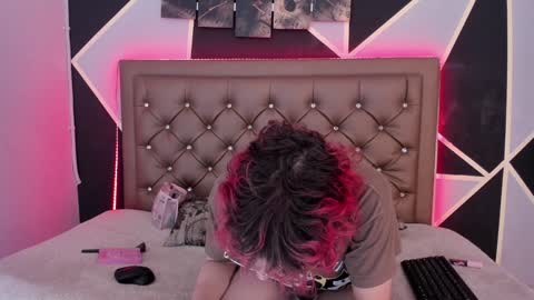 Snapshot of max_lover1 chatting on 12/18/24, 01:56 Max lover1 online show from 12/18/24, 01:56