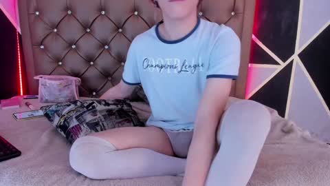 Snapshot of max_lover1 chatting on 12/20/24, 05:51 Max lover1 online show from 12/20/24, 05:51