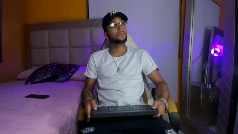 max_sexyhot26 online show from 02/10/25, 02:30