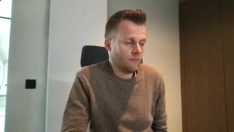 Snapshot of max_straight_1 chatting on 12/02/24, 10:07 Max take off clothes online show from 12/02/24, 10:07