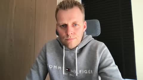 Snapshot of max_straight_1 chatting on 01/27/25, 10:38 Max take off clothes online show from 01/27/25, 10:38