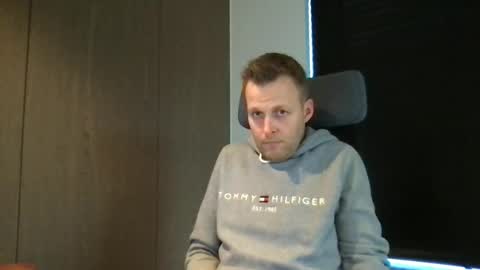 Snapshot of max_straight_1 chatting on 01/28/25, 12:00 Max take off clothes online show from 01/28/25, 12:00