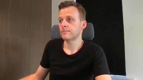 Snapshot of max_straight_1 chatting on 02/21/25, 07:56 Max take off clothes online show from 02/21/25, 07:56