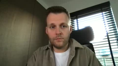 Snapshot of max_straight_1 chatting on 03/03/25, 06:48 Max take off clothes online show from 03/03/25, 06:48