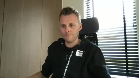 Snapshot of max_straight_1 chatting on 03/11/25, 12:17 Max take off clothes online show from 03/11/25, 12:17