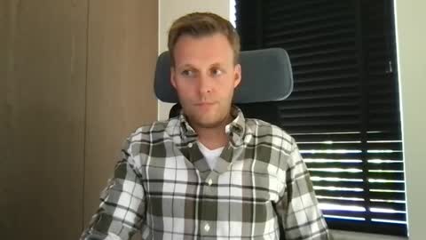 Snapshot of max_straight_1 chatting on 09/29/25, 11:59 Max take off clothes online show from 09/29/25, 11:59