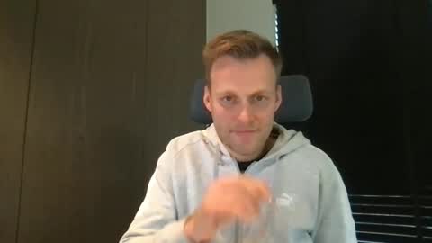 Snapshot of max_straight_1 chatting on 11/27/25, 10:17 Max take off clothes online show from 11/27/25, 10:17