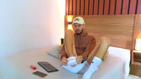 Max Taylor online show from 02/04/26, 06:25