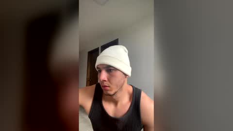 max_valiant1 online show from 04/23/26, 12:29