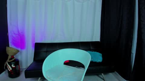 Snapshot of max_wild01 chatting on 01/20/25, 09:43 MAX online show from 01/20/25, 09:43