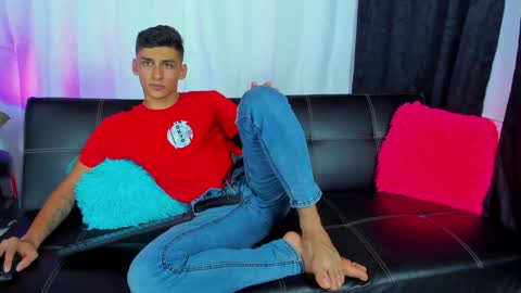 Snapshot of max_wild01 chatting on 01/21/25, 12:46 MAX online show from 01/21/25, 12:46