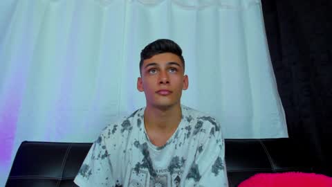 Snapshot of max_wild01 chatting on 01/22/25, 10:50 MAX online show from 01/22/25, 10:50