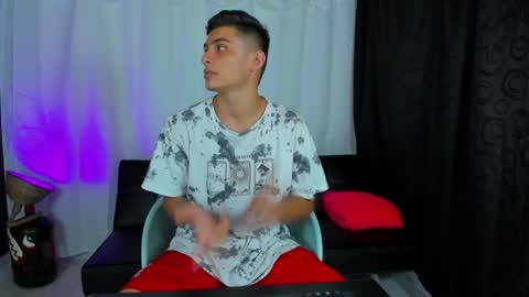 Snapshot of max_wild01 chatting on 01/22/25, 08:17 MAX online show from 01/22/25, 08:17