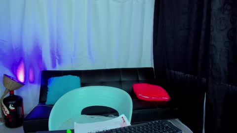 Snapshot of max_wild01 chatting on 02/14/25, 04:09 MAX online show from 02/14/25, 04:09