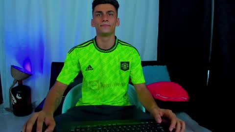 Snapshot of max_wild01 chatting on 02/23/25, 06:45 MAX online show from 02/23/25, 06:45