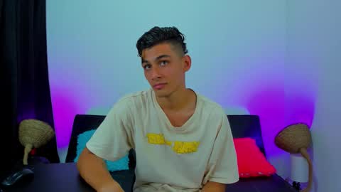 Snapshot of max_wild01 chatting on 10/09/25, 05:38 MAX online show from 10/09/25, 05:38