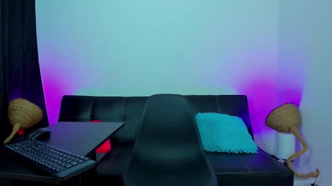 Snapshot of max_wild01 chatting on 11/09/25, 06:17 MAX online show from 11/09/25, 06:17