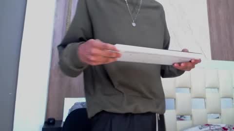 Snapshot of max_willians_ chatting on 10/01/25, 11:55 max online show from 10/01/25, 11:55