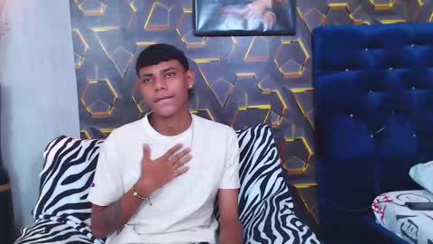 Snapshot of max_willians_ chatting on 10/04/25, 08:51 max online show from 10/04/25, 08:51